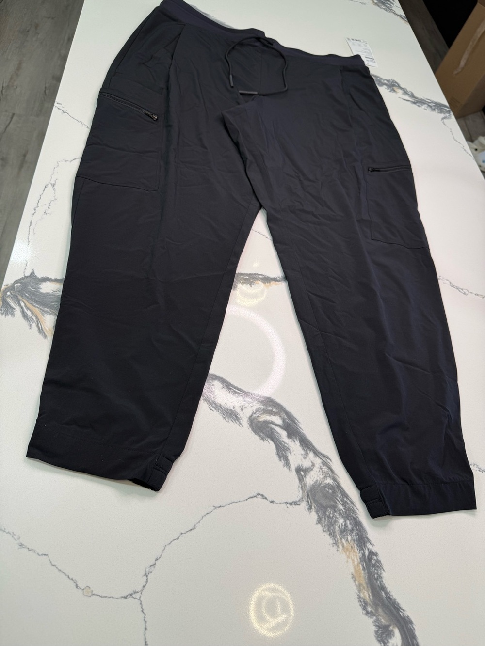 NWT Athleta Venture Pant Pull On Stretchy Cargo Size 16 Black  Jogger